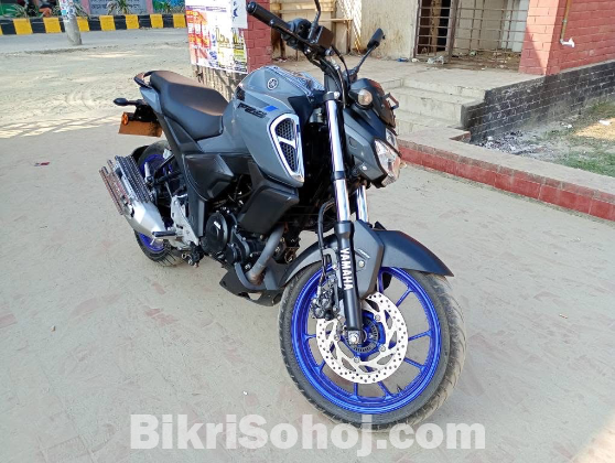 FZS V3 DELUXE 2500KM RUNNING ONLY